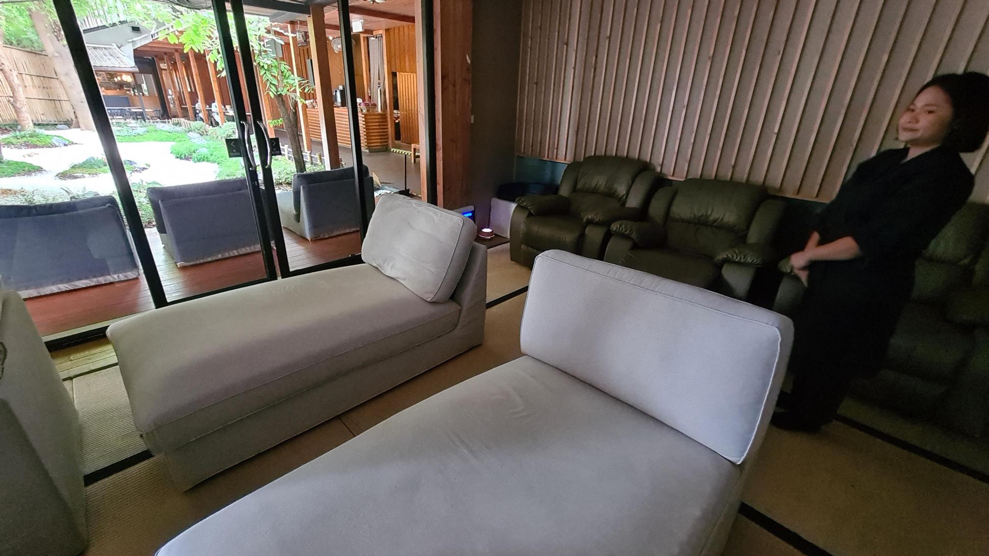 入浴、マッサージの前後にリラックスルームも無料でご利用いただけます。